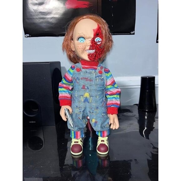 Mezco Toyz Designer Series Child's Play 3 Talking Pizza Face Chucky 15-Inch - Picture 1 of 8